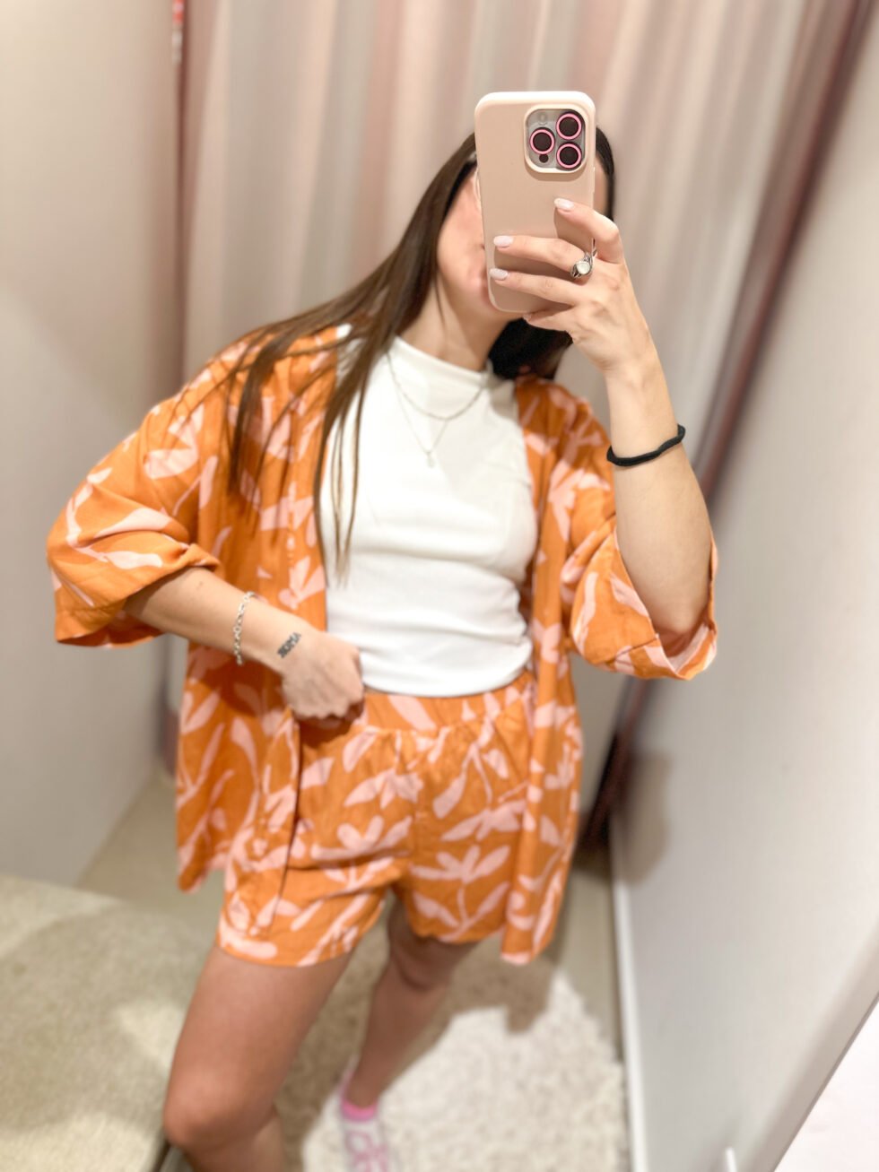 short hojas naranja