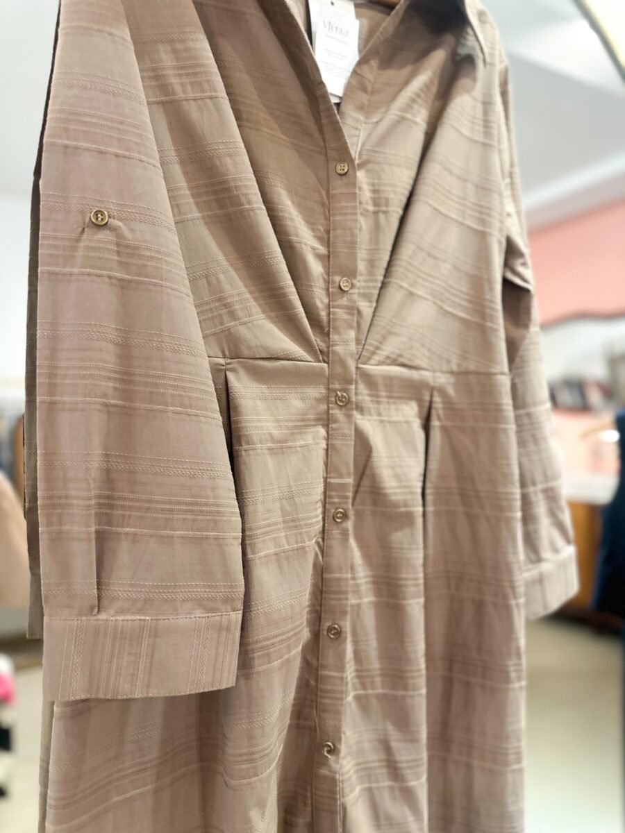 VESTIDO CAMISOLA CON PINZAS MARRÓN - Imagen 2