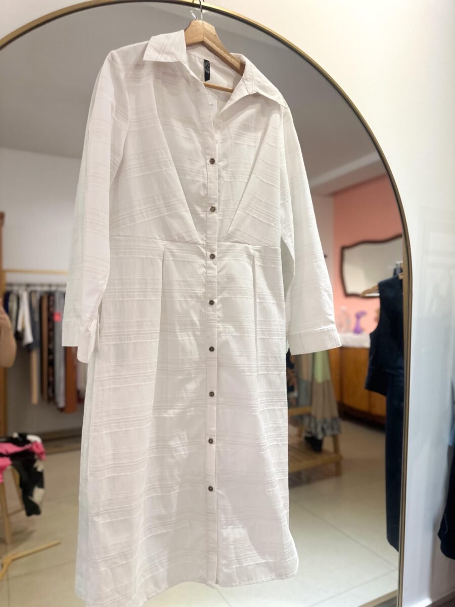 VESTIDO CAMISOLA CON PINZAS MARRÓN - Imagen 4