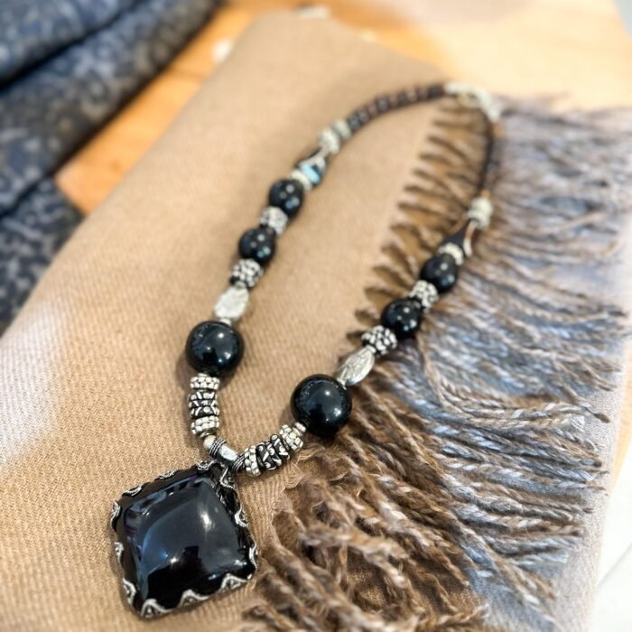 COLLAR HINDÚ NEGRO