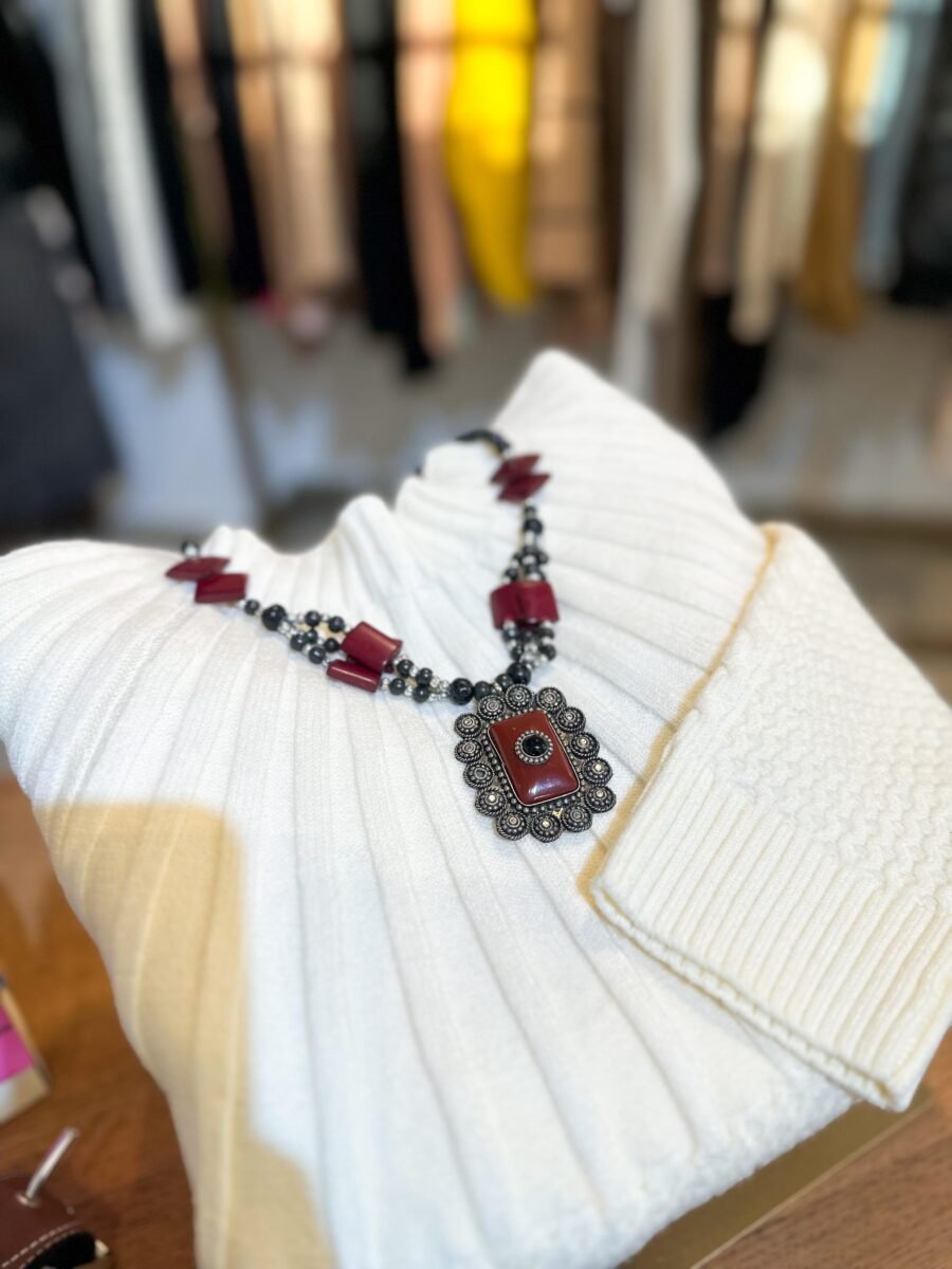 COLLAR HINDÚ BORDÓ