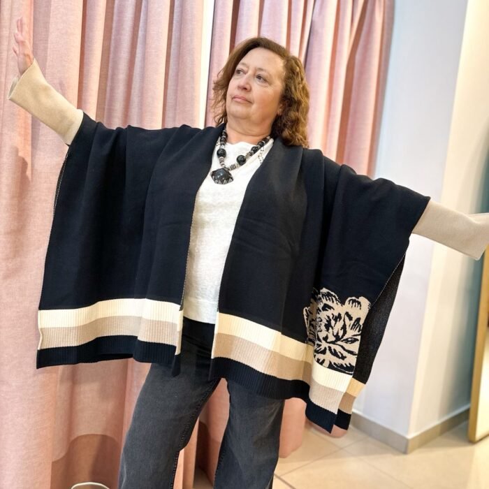 PONCHO FLOR NEGRO