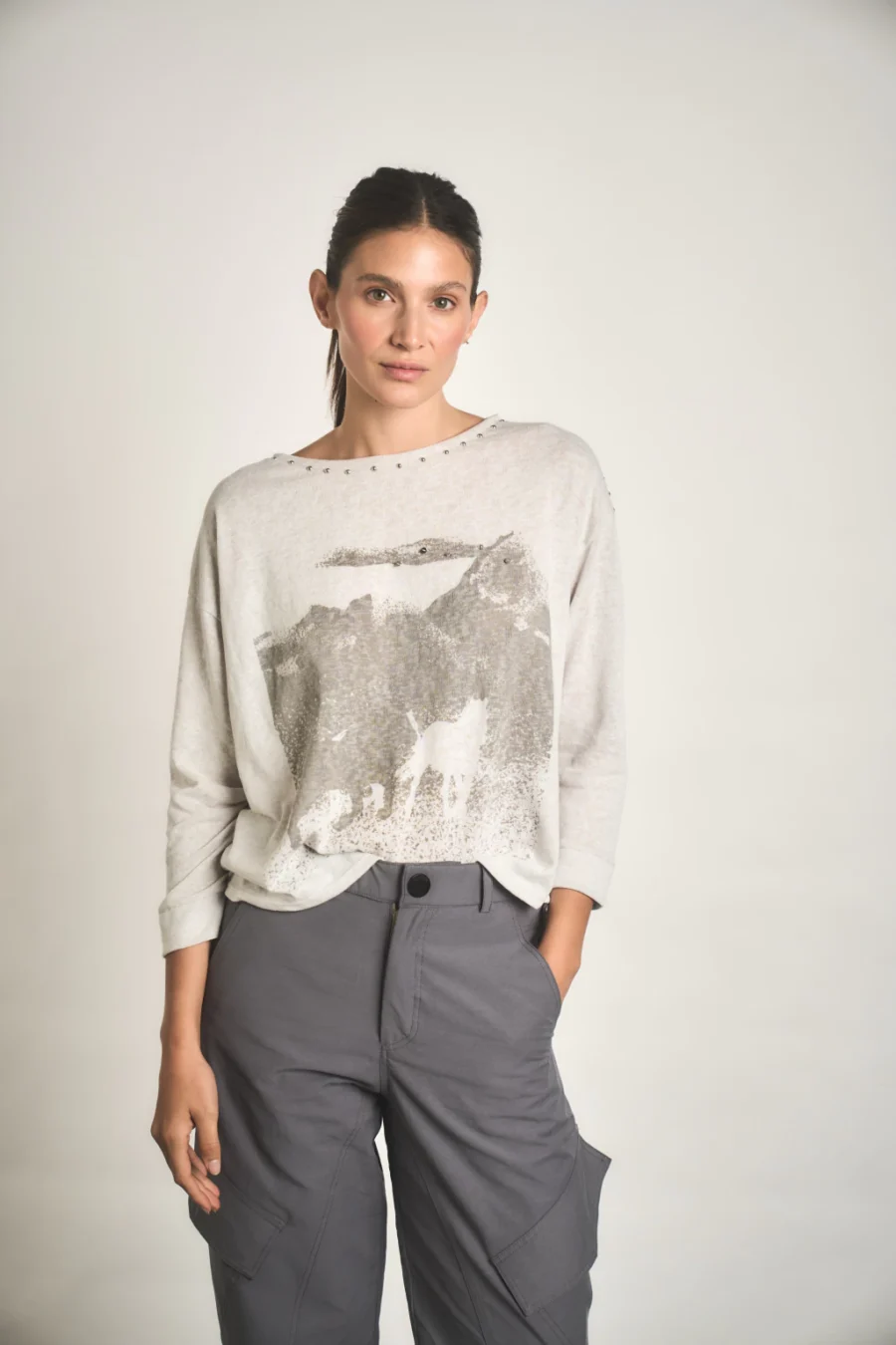 REMERA ASTI GRIS