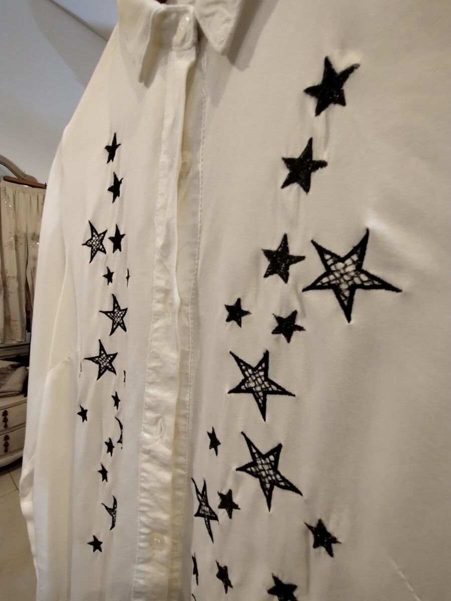 CAMISA BORDADA ESTRELLAS - Imagen 3
