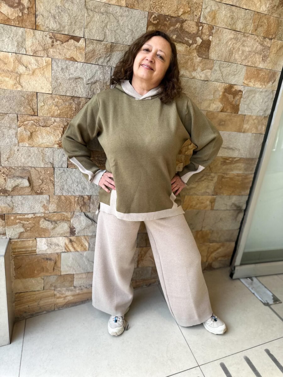 Sweater capucha verde/beige - Imagen 2