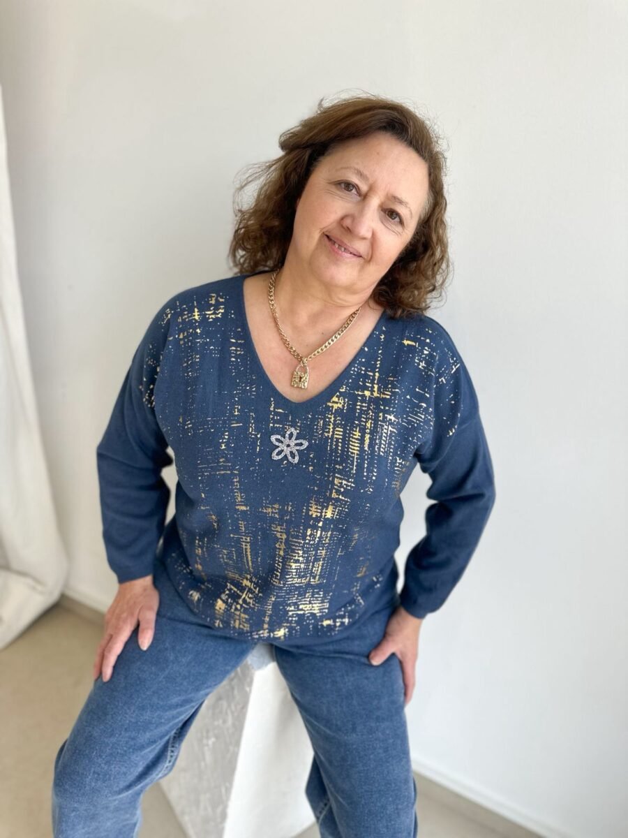 SWEATER CON STAMPING Y FLOR AZUL 4033
