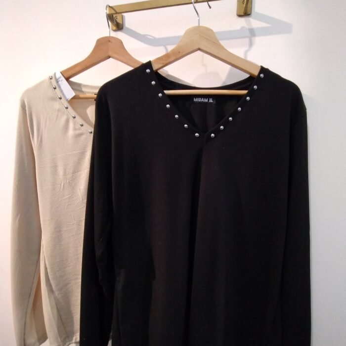 REMERA MORLEY TACHAS NEGRO