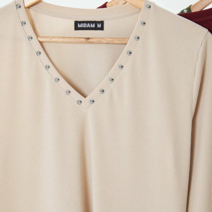 REMERA MORLEY TACHAS BEIGE