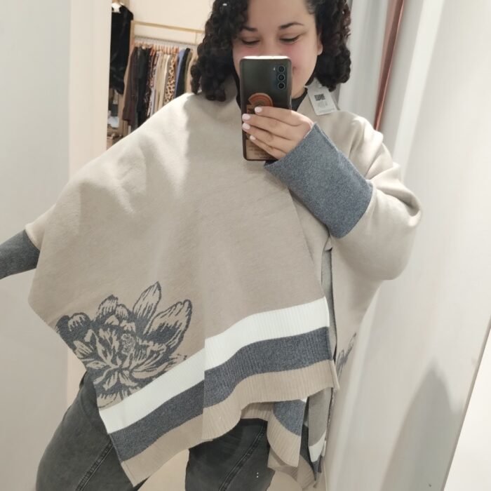 PONCHO FLOR BEIGE