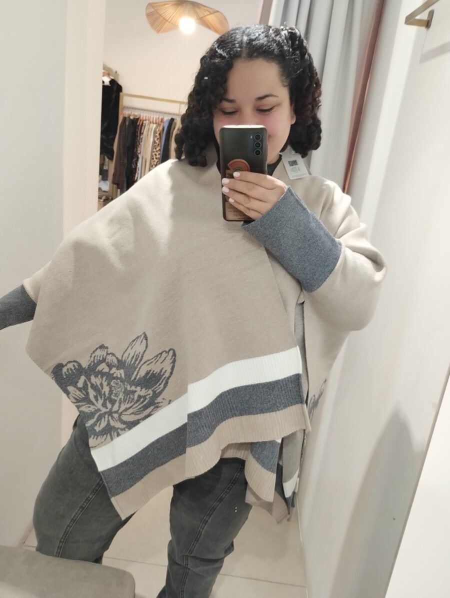 PONCHO FLOR BEIGE