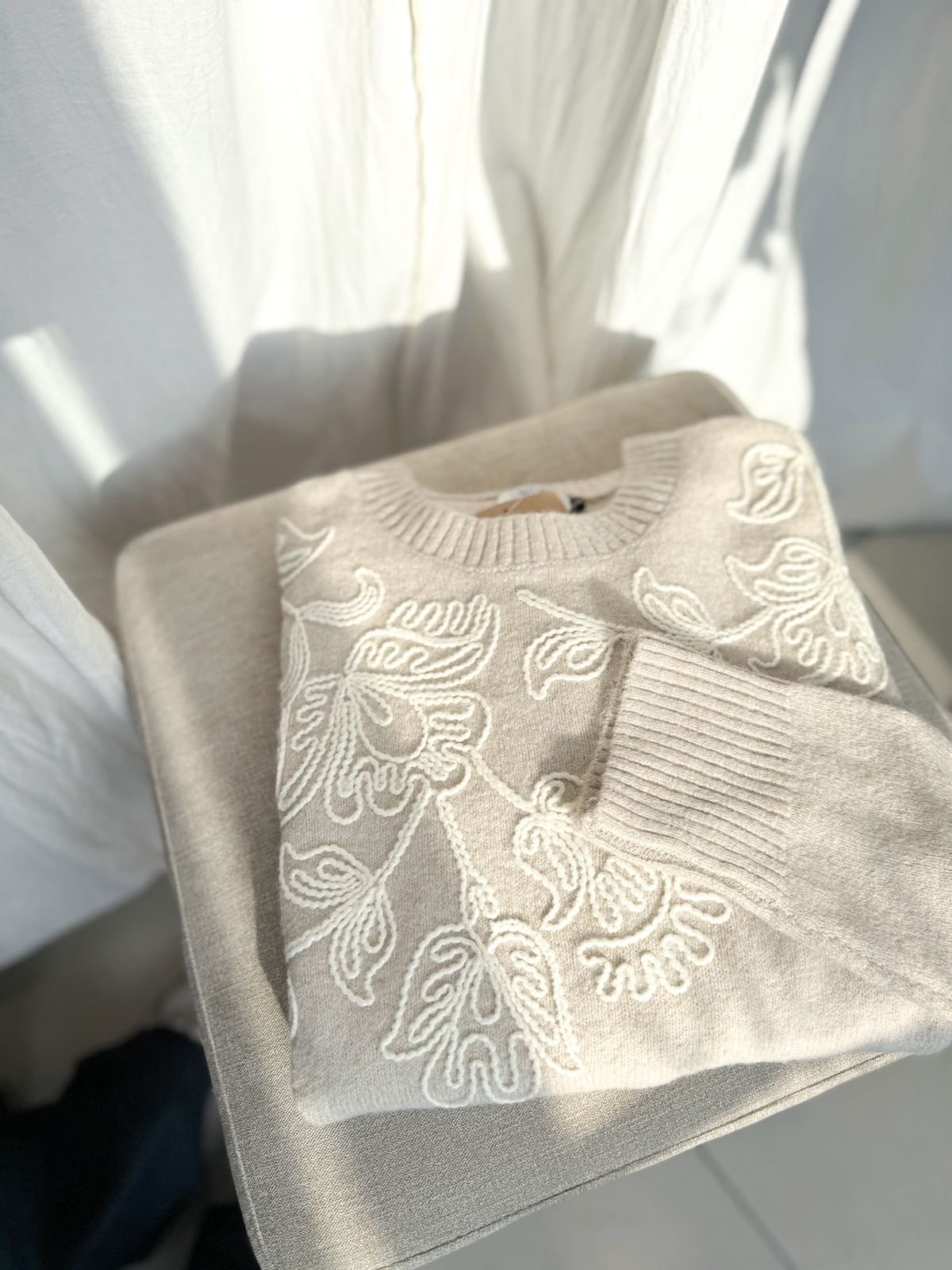 SWEATER BORDADO FLORES LAUTARO 8814 - Imagen 2