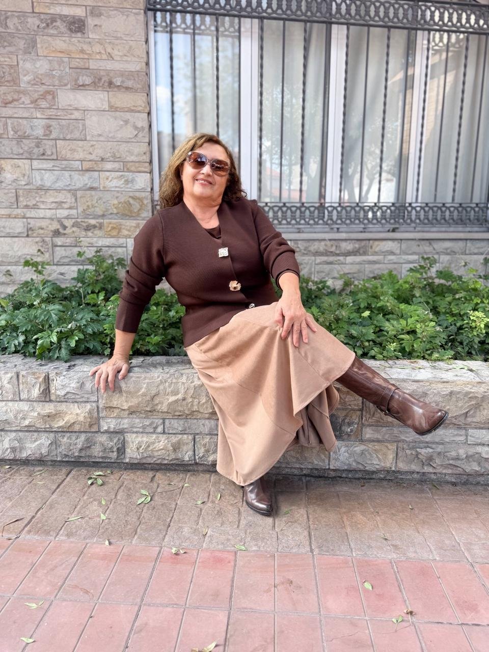 sweater en V con botones dorados piel libre 629 DOS COLORES