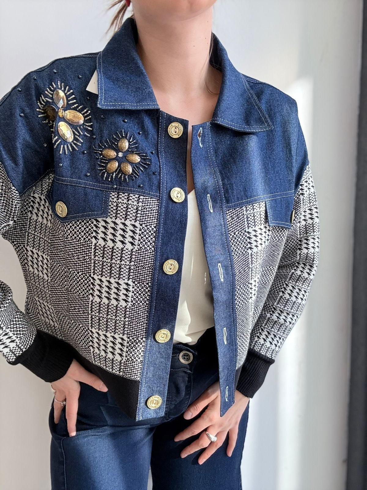 CAMPERA BORDADA 2086 - Imagen 3