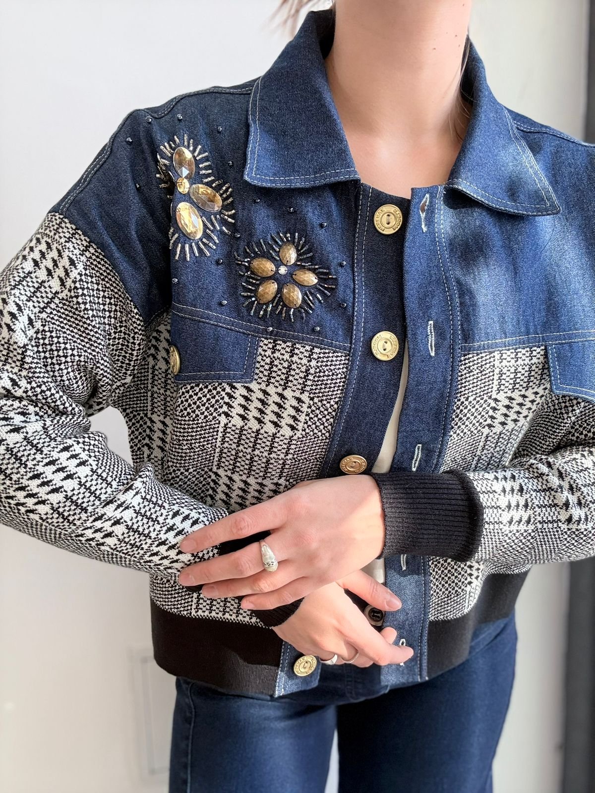 CAMPERA BORDADA 2086 - Imagen 4
