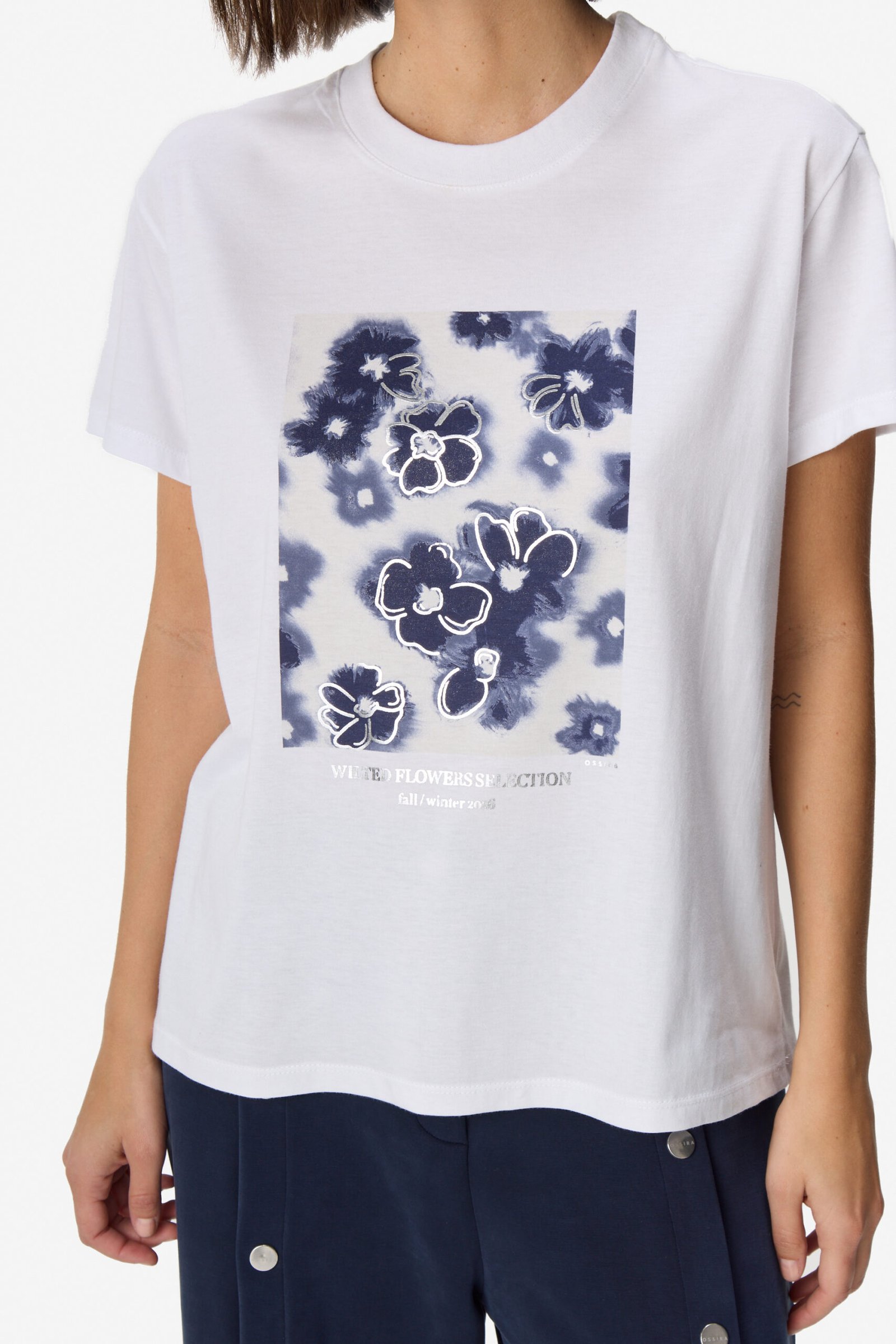 REMERA FLORES azules 5000013 - Imagen 2